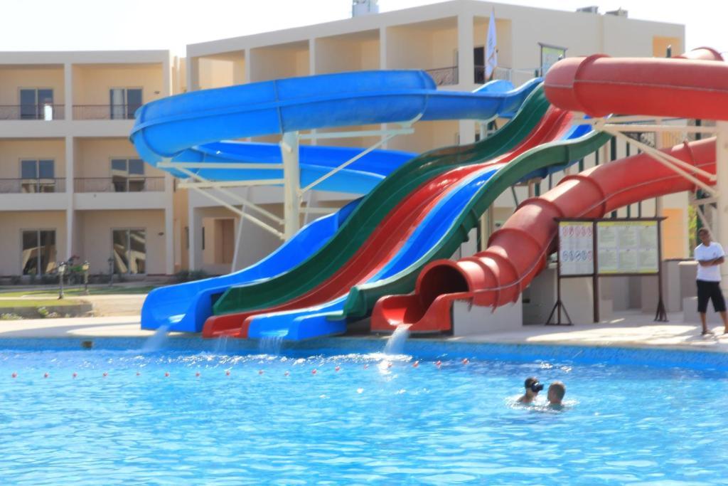 Royal Brayka Beach Resort Abu Dabab Exterior foto