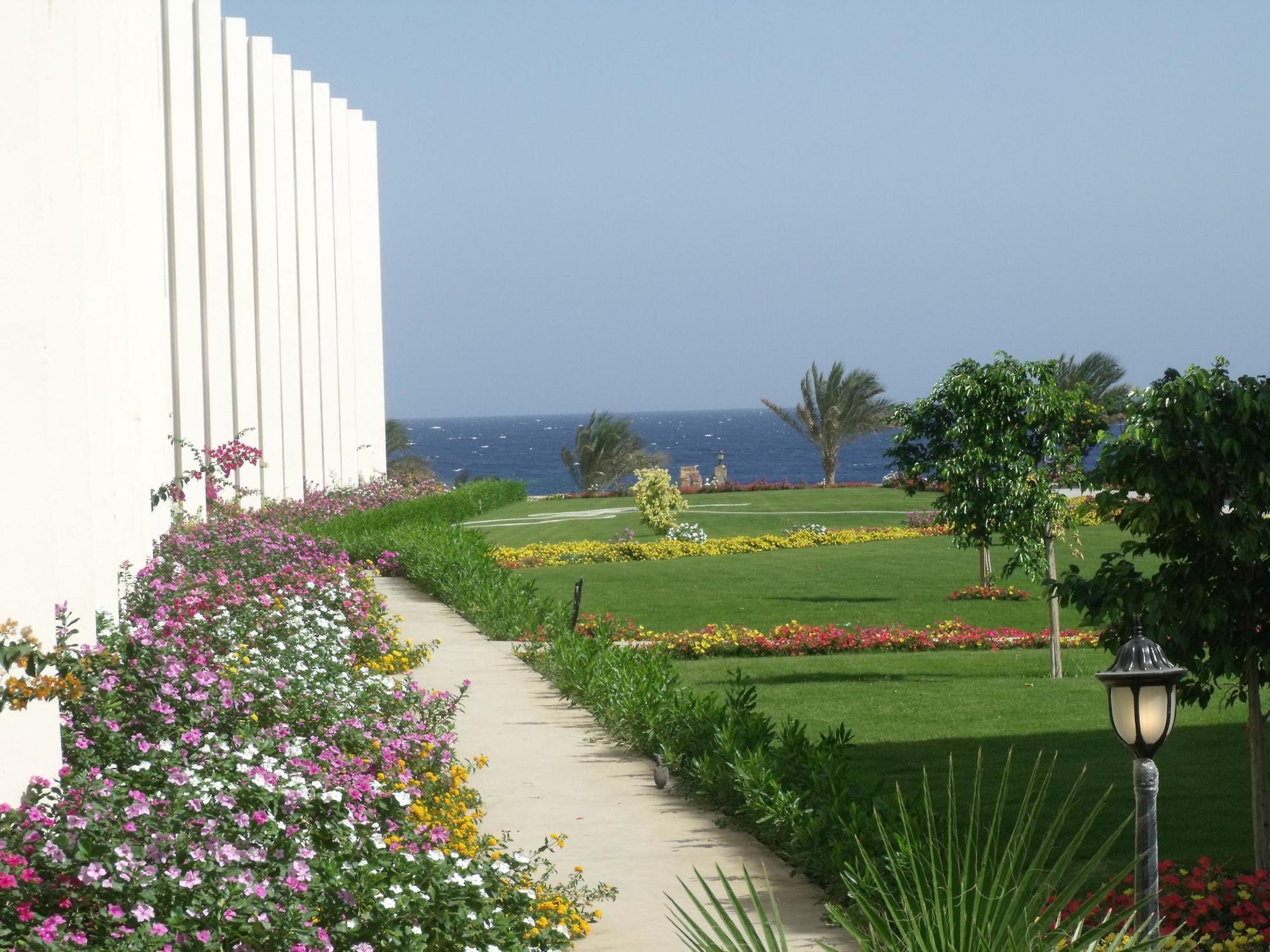 Royal Brayka Beach Resort Abu Dabab Exterior foto